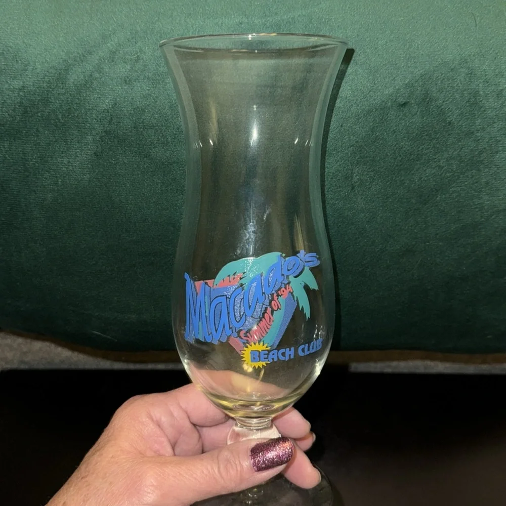 Macado’s Beach Club Hurricane Glass